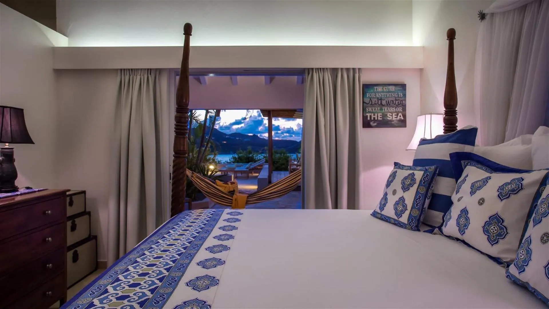Ideally Located Villa With Indonesian Artworks St. Barthelemy 0*,  Saint-Barthélemy