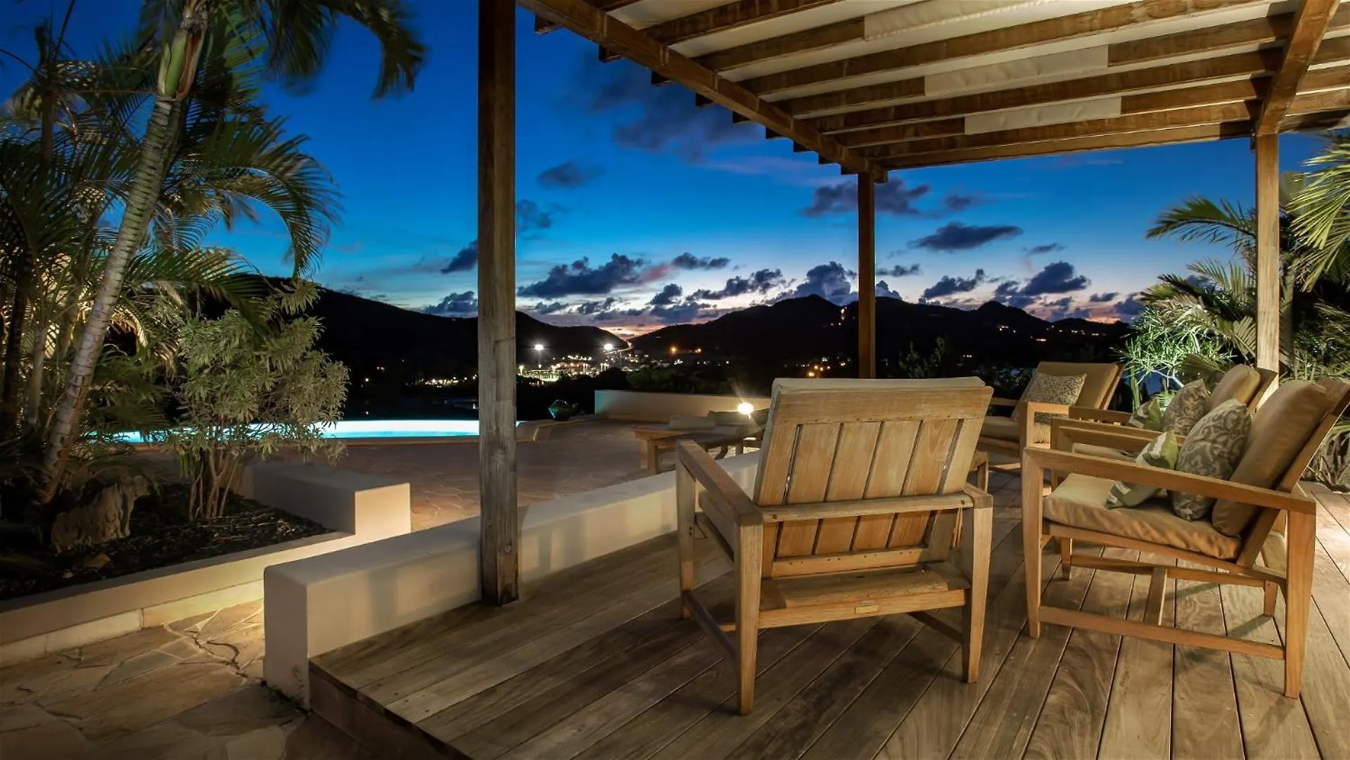 Ideally Located Villa With Indonesian Artworks St. Barthelemy