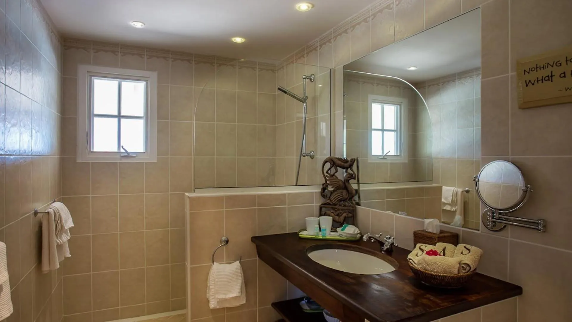 Ideally Located Villa With Indonesian Artworks St. Barthelemy